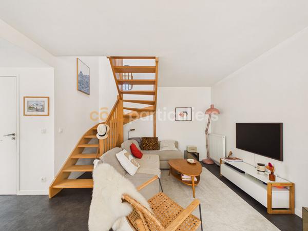 Vente
                Maison64 m² - 3 Pièces -
                    BORDEAUX (33200)