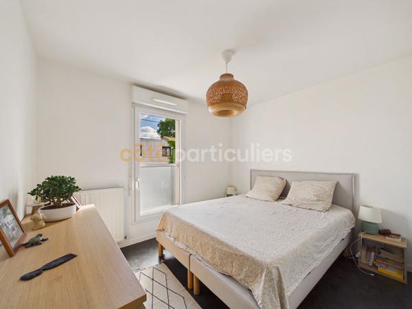 Vente
                Maison64 m² - 3 Pièces -
                    BORDEAUX (33200)