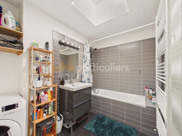 Vente
                Maison64 m² - 3 Pièces -
                    BORDEAUX (33200)
