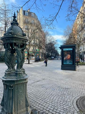 Duplex à fort potentiel, à rénover avec cour plein sud et multiples possibilités d’aménagement.