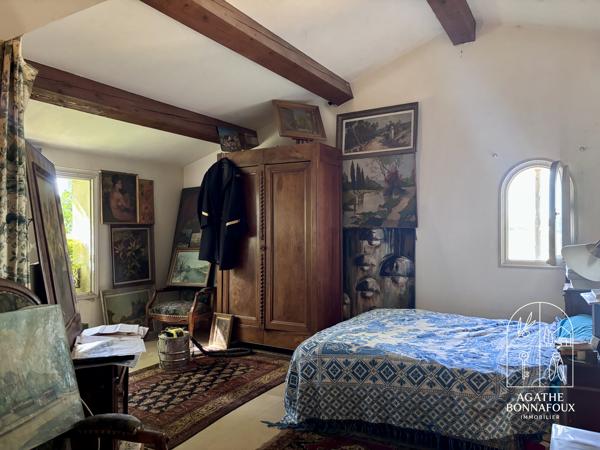 Maison provençale 226 m2 à rénover sur 5000 m2 de terrain