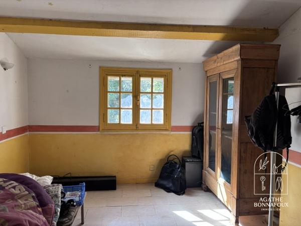 Maison provençale 226 m2 à rénover sur 5000 m2 de terrain