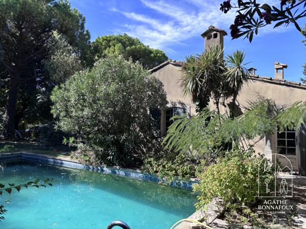 Maison provençale 226 m2 à rénover sur 5000 m2 de terrain