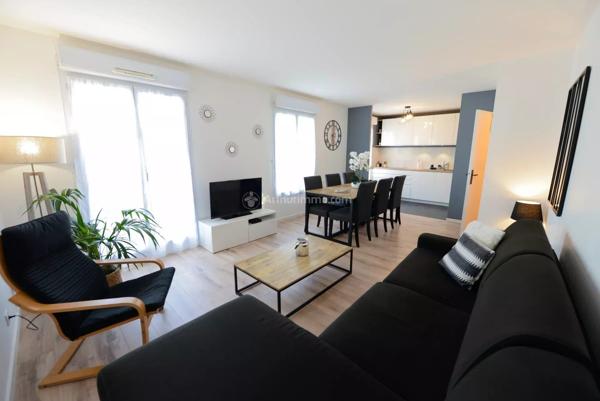 Vente                                                      Appartement
                        
                     3 pièces                      63 m2                     à Serris