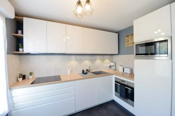 Vente                                                      Appartement
                        
                     3 pièces                      63 m2                     à Serris