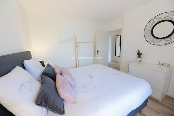 Vente                                                      Appartement
                        
                     3 pièces                      63 m2                     à Serris