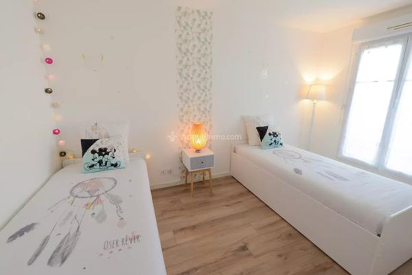 Vente                                                      Appartement
                        
                     3 pièces                      63 m2                     à Serris