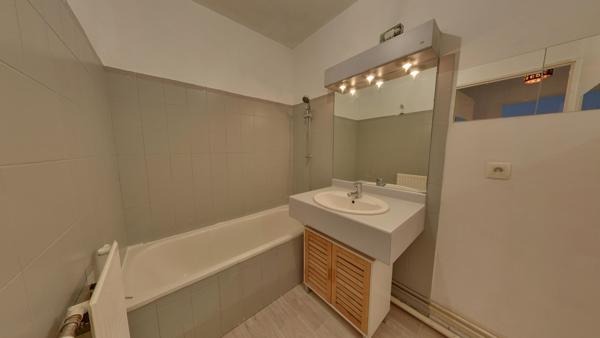 VASTE 2 PIÈCES + CUISINE DE 50M² ECHIROLLES RUE PAUL HÉROULT