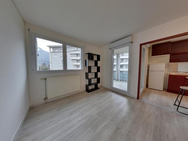 VASTE 2 PIÈCES + CUISINE DE 50M² ECHIROLLES RUE PAUL HÉROULT