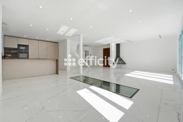 Maison
         4 pièces
        - 120 m² Bien prestige 983 000 € *
