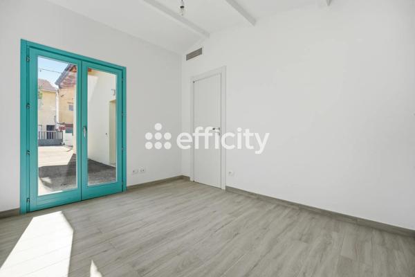 Maison
         4 pièces
        - 120 m² Bien prestige 983 000 € *