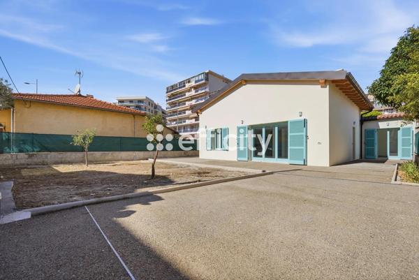 Maison
         4 pièces
        - 120 m² Bien prestige 983 000 € *