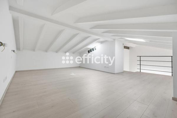 Maison
         4 pièces
        - 120 m² Bien prestige 983 000 € *