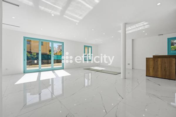 Maison
         4 pièces
        - 120 m² Bien prestige 983 000 € *