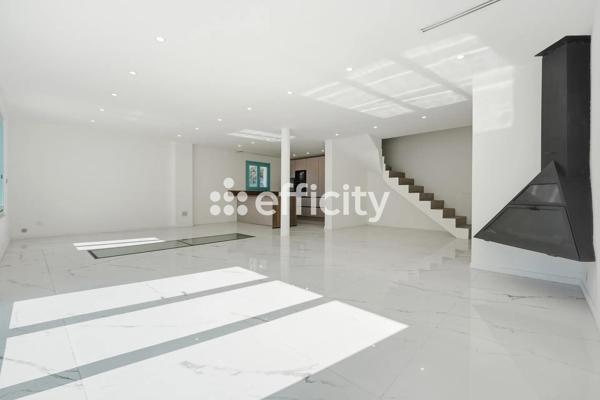 Maison
         4 pièces
        - 120 m² Bien prestige 983 000 € *