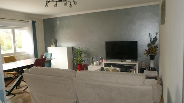 FAVERGES. APPARTEMENT 4 PIECES AVEC CAVE GARAGE ET PARKING