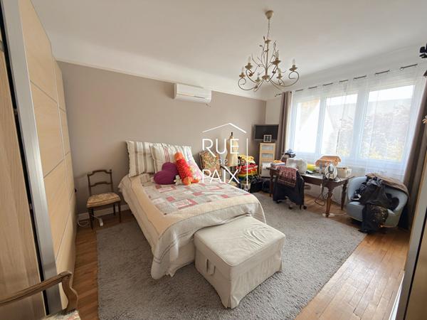86100 CHATELLERAULT Maison Chatellerault 7 pièce(s) 229 m2