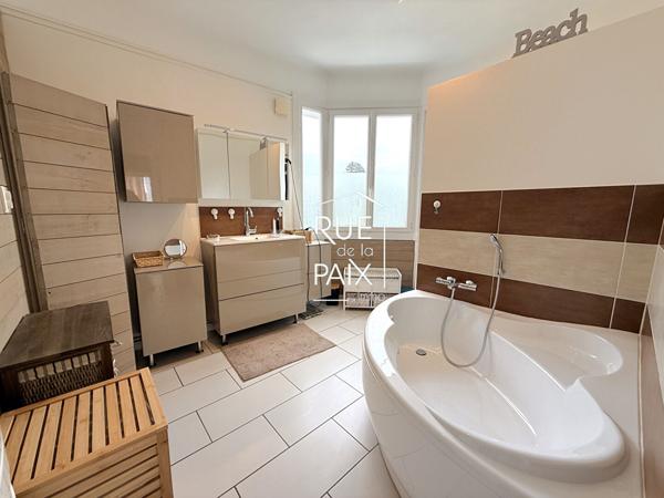 86100 CHATELLERAULT Maison Chatellerault 7 pièce(s) 229 m2