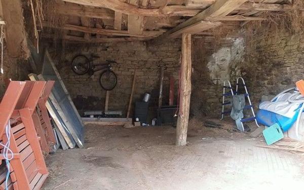 Maison à vendre    1 pièce •  Saint-Agnant-de-Versillat