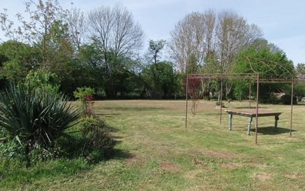 Maison à vendre    1 pièce •  Saint-Agnant-de-Versillat