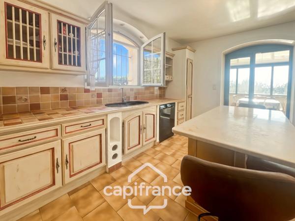 Propriété de plain pied en campagne vue panoramique, construction 1980, habitation de 177m2 3/4 chambres sur un terrain de 2280m2