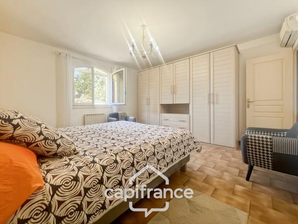 Propriété de plain pied en campagne vue panoramique, construction 1980, habitation de 177m2 3/4 chambres sur un terrain de 2280m2