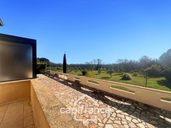 Propriété de plain pied en campagne vue panoramique, construction 1980, habitation de 177m2 3/4 chambres sur un terrain de 2280m2