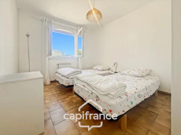 Propriété de plain pied en campagne vue panoramique, construction 1980, habitation de 177m2 3/4 chambres sur un terrain de 2280m2