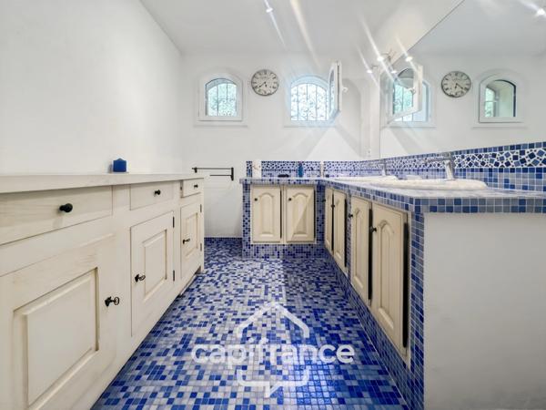 Propriété de plain pied en campagne vue panoramique, construction 1980, habitation de 177m2 3/4 chambres sur un terrain de 2280m2