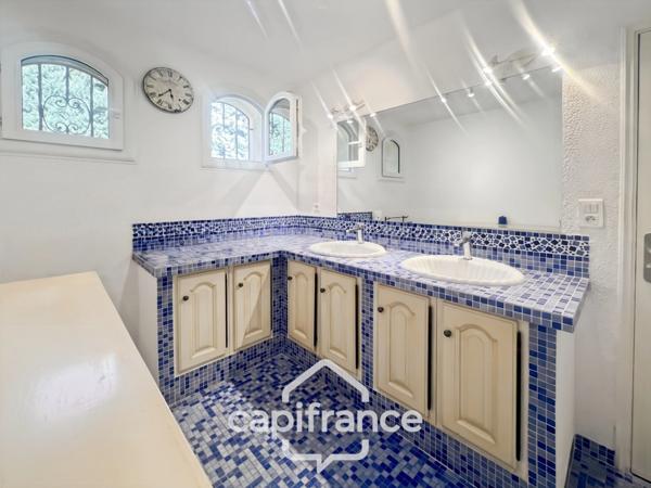 Propriété de plain pied en campagne vue panoramique, construction 1980, habitation de 177m2 3/4 chambres sur un terrain de 2280m2