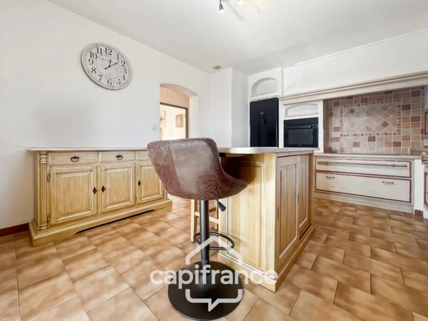 Propriété de plain pied en campagne vue panoramique, construction 1980, habitation de 177m2 3/4 chambres sur un terrain de 2280m2