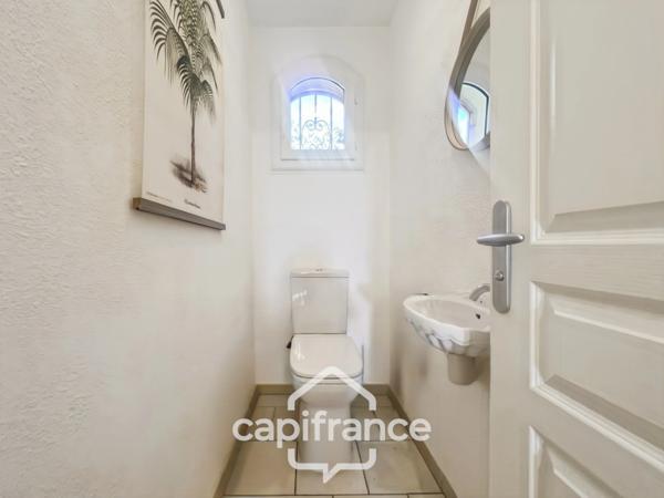 Propriété de plain pied en campagne vue panoramique, construction 1980, habitation de 177m2 3/4 chambres sur un terrain de 2280m2