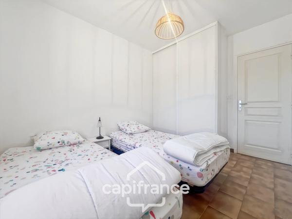 Propriété de plain pied en campagne vue panoramique, construction 1980, habitation de 177m2 3/4 chambres sur un terrain de 2280m2