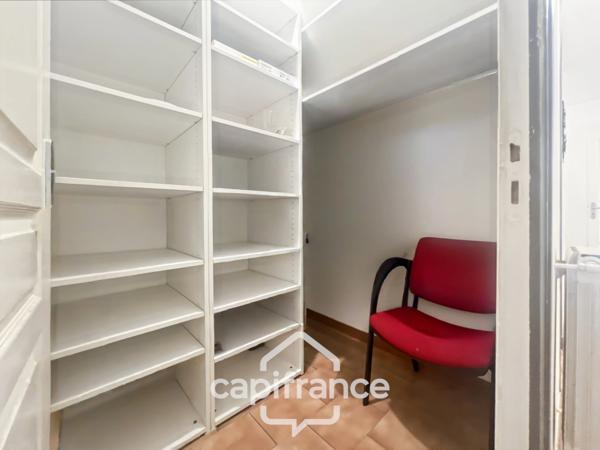 Propriété de plain pied en campagne vue panoramique, construction 1980, habitation de 177m2 3/4 chambres sur un terrain de 2280m2