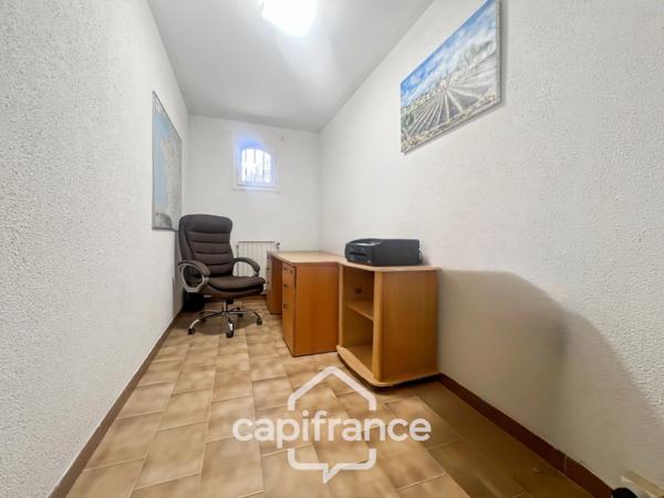 Propriété de plain pied en campagne vue panoramique, construction 1980, habitation de 177m2 3/4 chambres sur un terrain de 2280m2