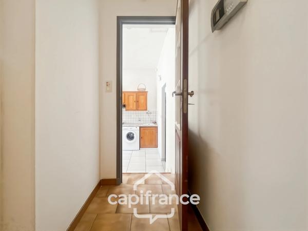 Propriété de plain pied en campagne vue panoramique, construction 1980, habitation de 177m2 3/4 chambres sur un terrain de 2280m2