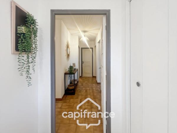 Propriété de plain pied en campagne vue panoramique, construction 1980, habitation de 177m2 3/4 chambres sur un terrain de 2280m2