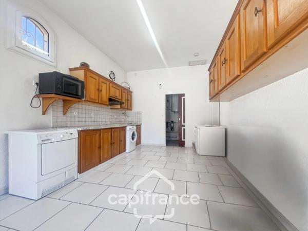 Propriété de plain pied en campagne vue panoramique, construction 1980, habitation de 177m2 3/4 chambres sur un terrain de 2280m2