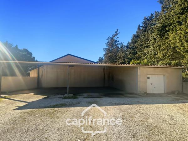 Propriété de plain pied en campagne vue panoramique, construction 1980, habitation de 177m2 3/4 chambres sur un terrain de 2280m2