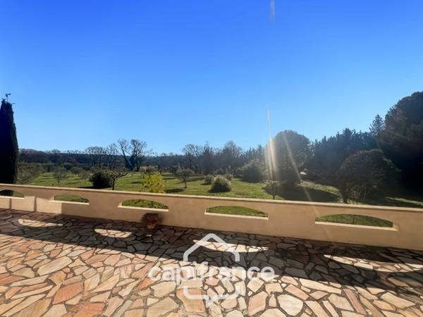 Propriété de plain pied en campagne vue panoramique, construction 1980, habitation de 177m2 3/4 chambres sur un terrain de 2280m2