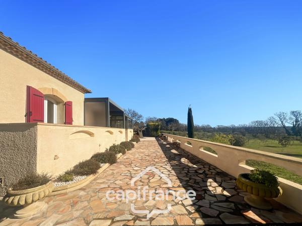 Propriété de plain pied en campagne vue panoramique, construction 1980, habitation de 177m2 3/4 chambres sur un terrain de 2280m2