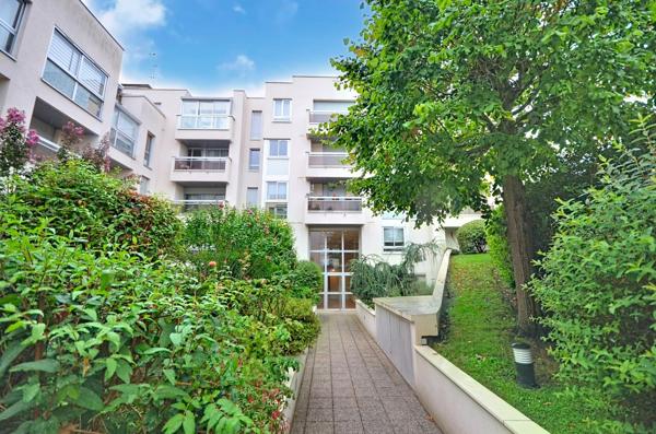 SAINT GERMAIN EN LAYE – 700 m RER A - 2/3 PIECES - 1 CHAMBRE - RDJ - TERRASSE - ASCENSEUR - CAVE - DOUBLE PARKING