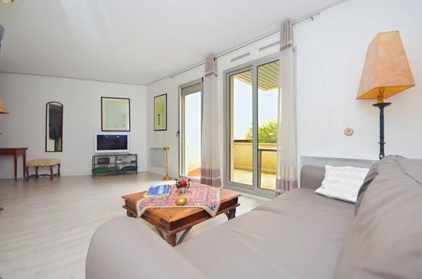 SAINT GERMAIN EN LAYE – 700 m RER A - 2/3 PIECES - 1 CHAMBRE - RDJ - TERRASSE - ASCENSEUR - CAVE - DOUBLE PARKING