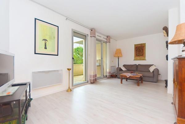 SAINT GERMAIN EN LAYE – 700 m RER A - 2/3 PIECES - 1 CHAMBRE - RDJ - TERRASSE - ASCENSEUR - CAVE - DOUBLE PARKING