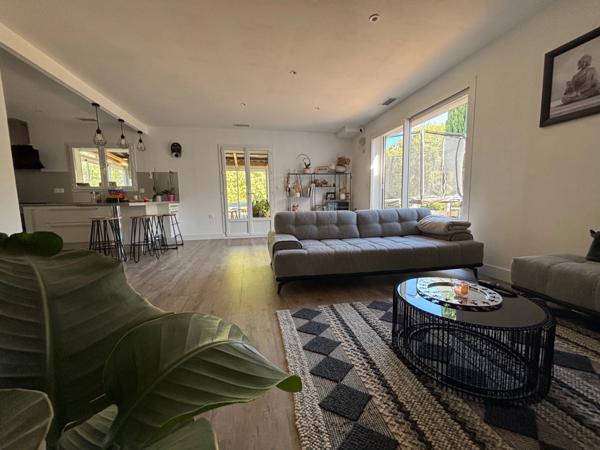 LE CRÈS(34), À VENDRE VILLA P5 DE 160 M2, PLAIN-PIED, TERRAIN 500 M2, SECTEUR CALME, PROCHE TRAMWAY ET TOUTES COMMODITÉS