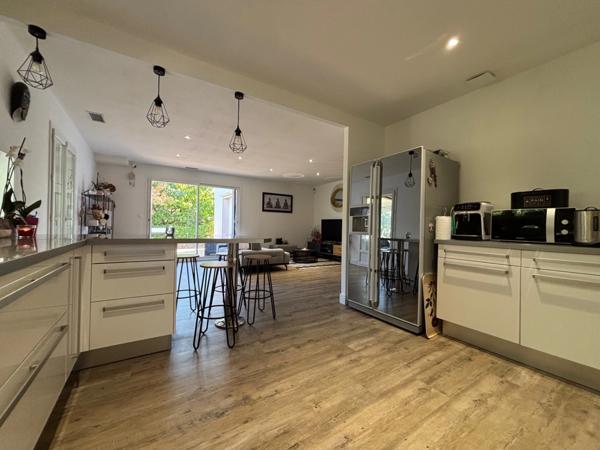 LE CRÈS(34), À VENDRE VILLA P5 DE 160 M2, PLAIN-PIED, TERRAIN 500 M2, SECTEUR CALME, PROCHE TRAMWAY ET TOUTES COMMODITÉS