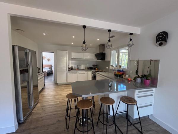 LE CRÈS(34), À VENDRE VILLA P5 DE 160 M2, PLAIN-PIED, TERRAIN 500 M2, SECTEUR CALME, PROCHE TRAMWAY ET TOUTES COMMODITÉS