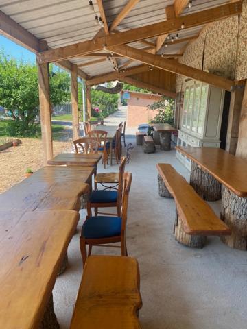 Château, installation équestre (haras) à vendre au coeur du bocage bourbonnais - Maison de gardien, club house, maison des cavaliers, boxes, écuries - Terrain de 40 hectares