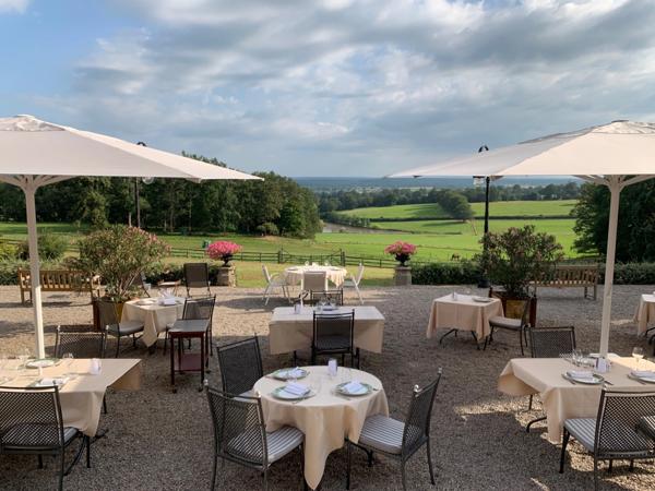 Château, installation équestre (haras) à vendre au coeur du bocage bourbonnais - Maison de gardien, club house, maison des cavaliers, boxes, écuries - Terrain de 40 hectares