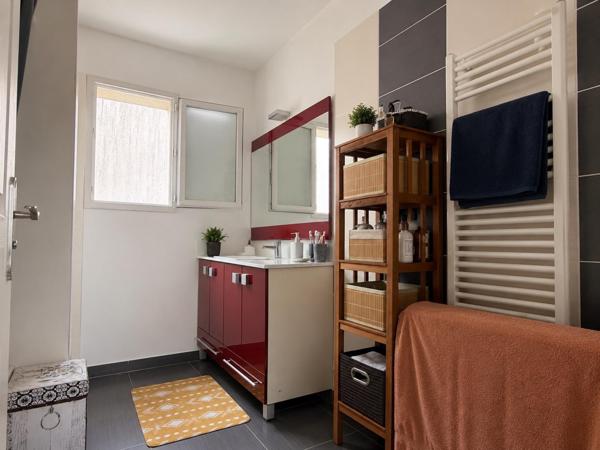 Maison de plain-pied de 100 m² à Fontenay-le-Comte – Quartier recherché de Grissais